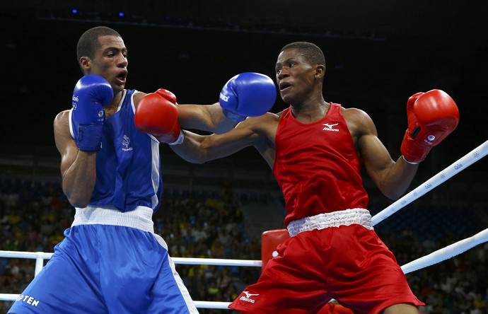 Junius Jonas, da Namibia, and Hassan Amzile, da França - categoria 64kg (Foto: Reuters)