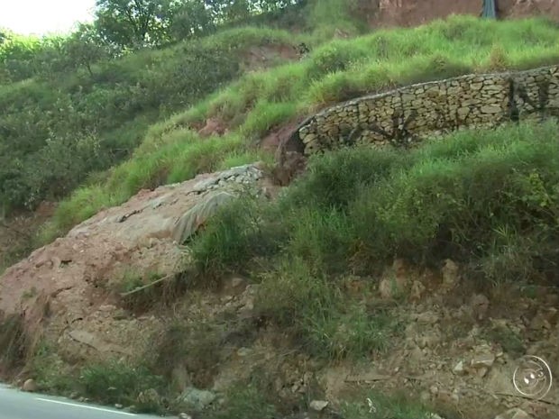 Deslizamentos em rodovias da região de Jundiaí preocupam motoristas (Foto: Reprodução/TV TEM)