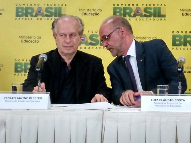 O ministro da Educação, Renato Janine Ribeiro, e o secretário-executivo do MEC, Luiz Cláudio Costa (Foto: Laís Alegretti/G1)