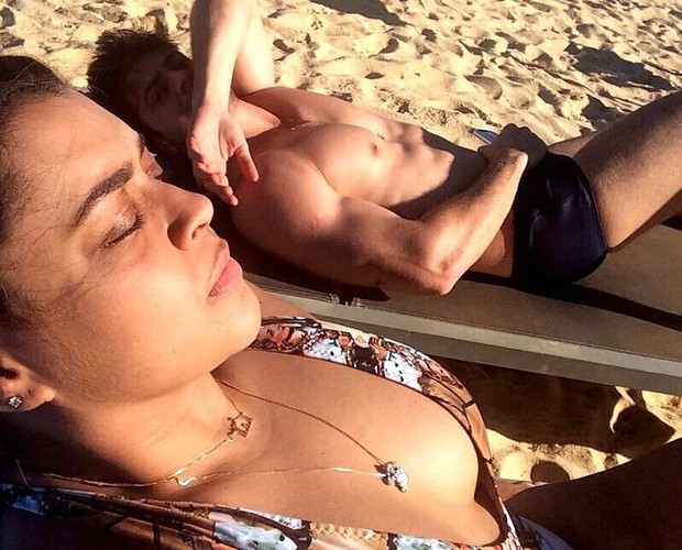 Preta Gil renova as energias com o namorado na praia (Foto: Arquivo Pessoal)
