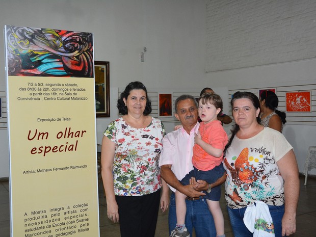 Amigos, professores e familiares de Matheus marcaram presença (Foto: Olímpio Moura/Divulgação)