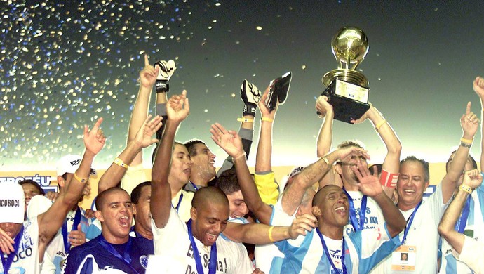 Paysandu comemora título da Copa dos Campeões de 2002 (Foto: Jarbas Oliveira/O Liberal)