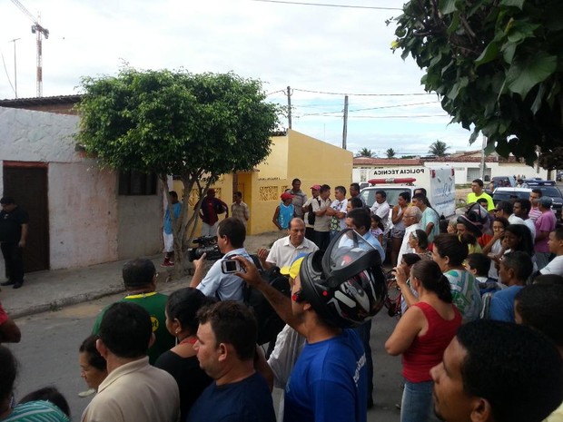 Crime aconteceu no bairro Boa Esperança, em Parnamirim, RN (Foto: Kleber Teixeira/Inter TV Cabugi)