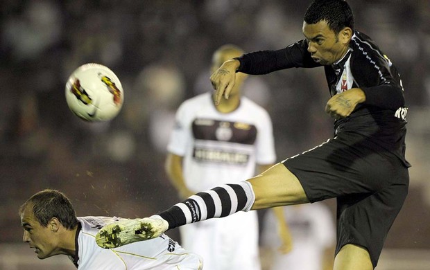 Rodolfo zagueiro Vasco (Foto: Juan Mabromata / Agência O Globo)