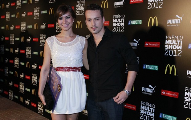 Rodrigo Andrade e a namorada no Prêmio Multishow (Foto: Felipe Panfili e Roberto Filho / AgNews)