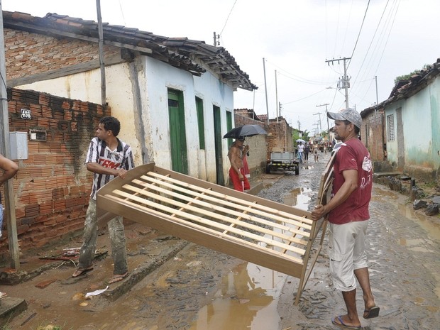 Cerca de 315 famílias tiveram que deixar suas casas, após cheias no Rio Araçuaí e Córrego Calhauzinho. (Foto: Divulgação/ASCOM)