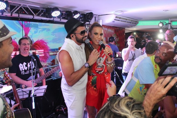 Ivete Sangalo faz show em camarote na Sapucaí (Foto: Wallace Barbosa/AgNews)