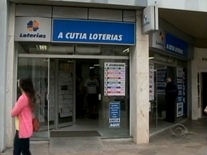 Esta foi a primeira vez que um cliente da lotérica ganhou na Mega-Sena (Foto: Reprodução/RBS TV )