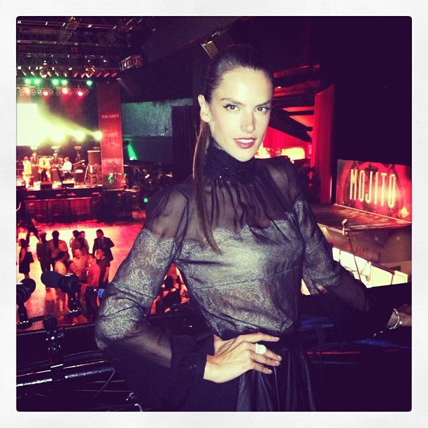 Alessandra Ambrósio em evento em Nova York, nos Estados Unidos (Foto: Instagram/ Reprodução)