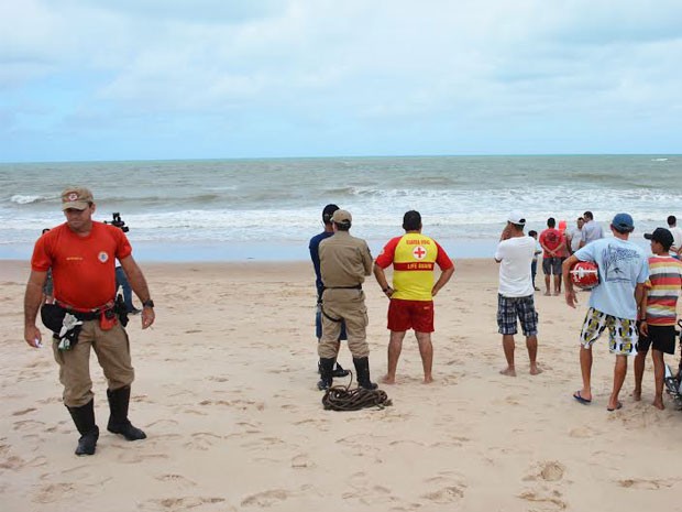 Umas vítimas continua desaparecida no mar da Praia do Sol, em João Pessoa (Foto: Walter Paparazzo/G1)