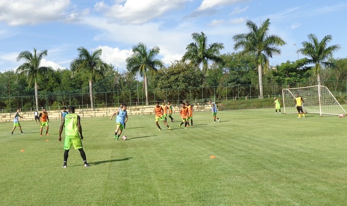 Jogadores do Volta Redonda em treino no CT Oscar Cardoso (Foto: Vinicius Lima/GloboEsporte.com)
