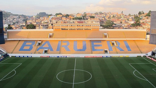 Palmeirenses fazem fila por ingressos na Arena Barueri (Foto: Diego Ribeiro / Globoesporte.com)