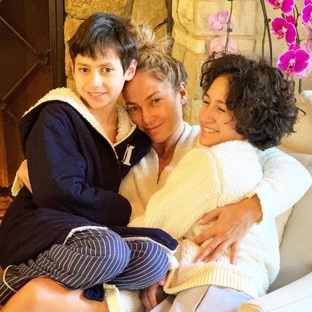 Jennifer Lopez e os filhos gêmeos (Foto: Reprodução/Instagram)
