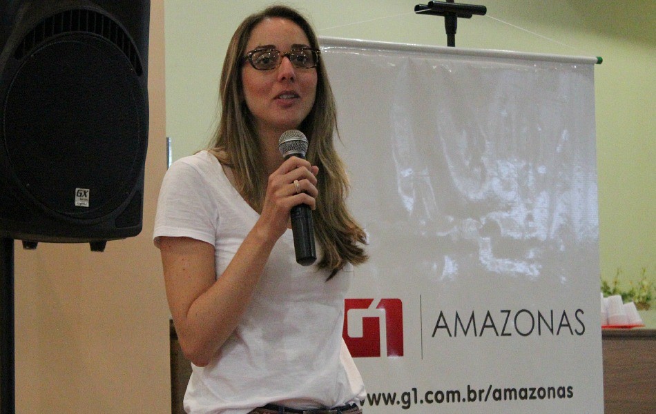 Jéssica Arslan, Supervisora Executiva de Informações de Marketing da Globo.com, durante a sua palestra (Foto: Katiúscia Monteiro/ G1 AM)
