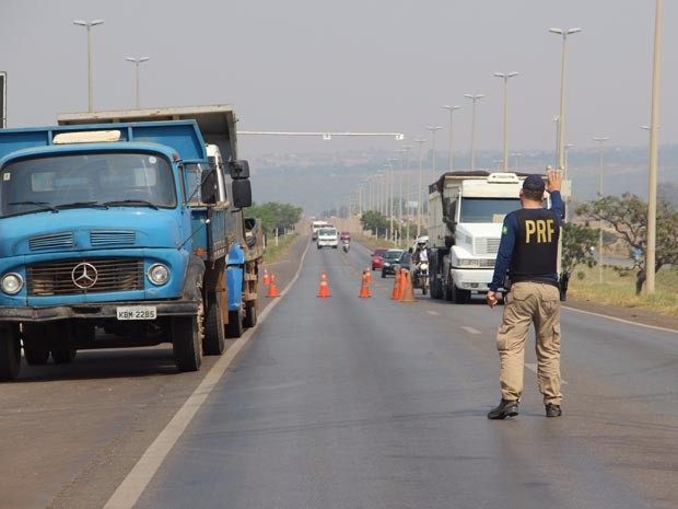 Polícia Rodoviária Federal durante fiscalização no feriado de Dia dos Finados (Foto: Polícia Rodoviária Federal/Divulgação)