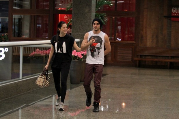 Sophia Abrahão e Fiuk em shopping do Rio (Foto: Henrique Oliveira / Foto Rio News)