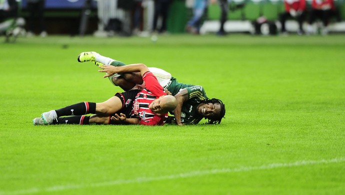 Arouca diz que gramado da Arena do Verdão não é mais horrível: 