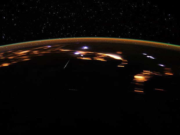 Imagem feitas da chuva de meteoros vista do espaço (Foto: NASA/JSC/D. Pettit)
