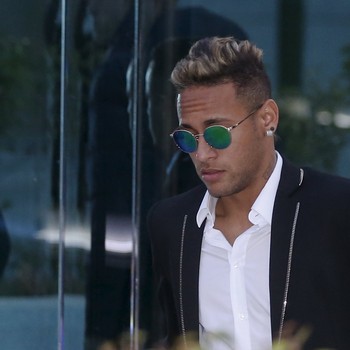 Neymar deixa tribunal Espanha (Foto: REUTERS/Sergio Perez)