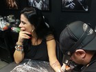 Solange Gomes cobre tatuagem da inicial do ex-marido