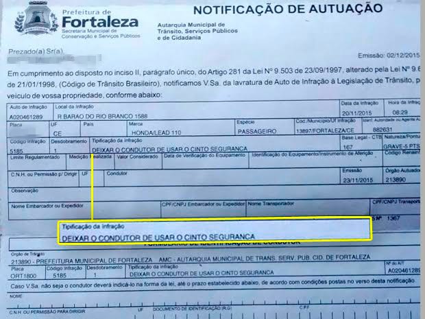Motociclista é multado por &#39;conduzir sem cinto de segurança&#39; em Fortaleza (Foto: Arquivo pessoal)