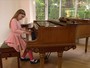Menina prod&iacute;gio brit&acirc;nica comp&otilde;e &oacute;pera e escreve romance aos 10 anos