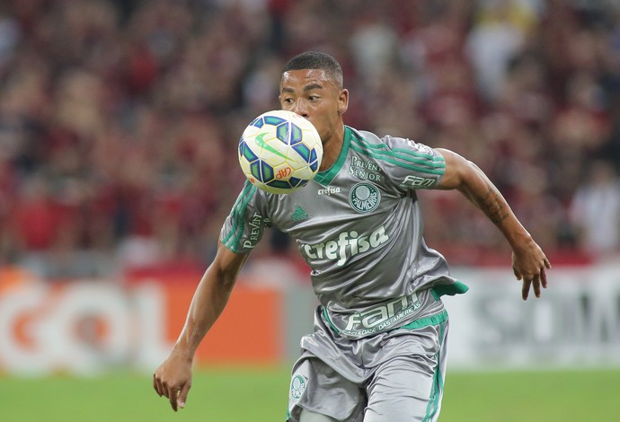 Gabriel Jesus melhorou o Palmeiras e pode voltar a ser titular, diz Cereto
