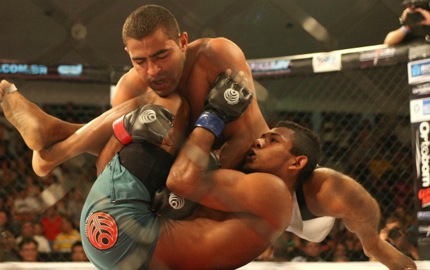 Neilson Gomes x Rafael Alves no Jungle Fight (Foto: Marcelo de Jesus)