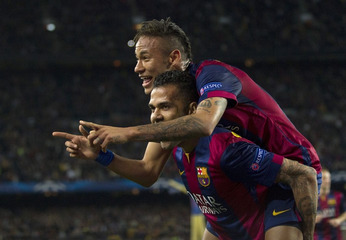 Daniel Alves Neymar Barcelona x PSG (Foto: EFE)