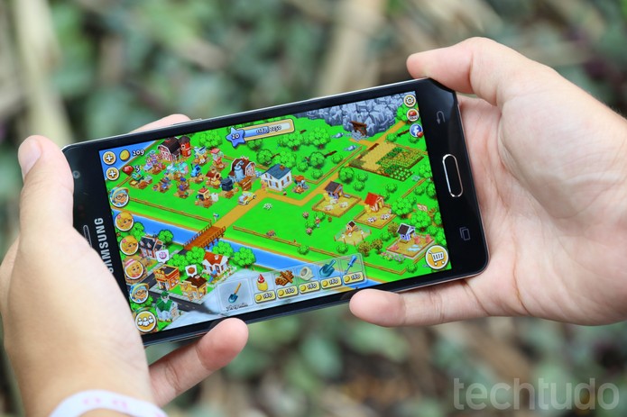 Galaxy A5 tem bateria de 2.300 mAh (Foto: Anna Kellen Bull/Techtudo) Galaxy A5 tem bateria de 2.300 mAh (Foto: Anna Kellen Bull/Techtudo)