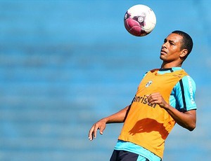 Gilberto Silva no treino do Grêmio (Foto: Lucas Uebel / Site Oficial do Grêmio)