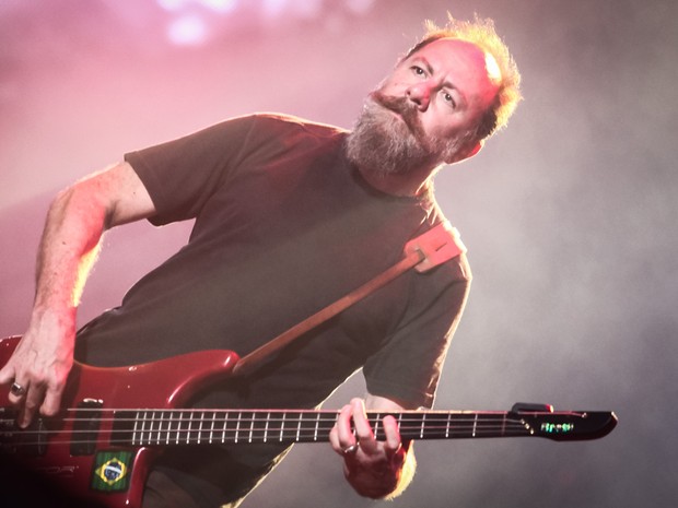 Baixista Bi Ribeiro durante show dos Paralamas do Sucesso no Rock in Rio (Foto: Fabio Tito/G1)