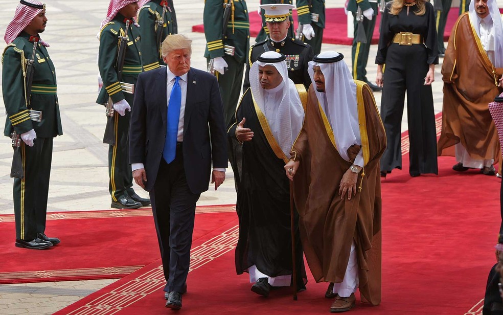 Trump foi recebido pelo rei saudita Salman bin Abdulaziz al-Saud (Foto: Mandel Ngan / AFP Photo)