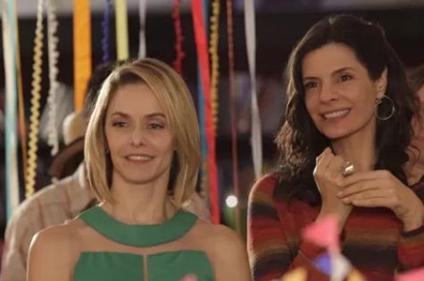 Bianca Rinaldi e Helena Ranaldi em cena de &#39;Em família&#39; (Foto: Divulgação/TV Globo)