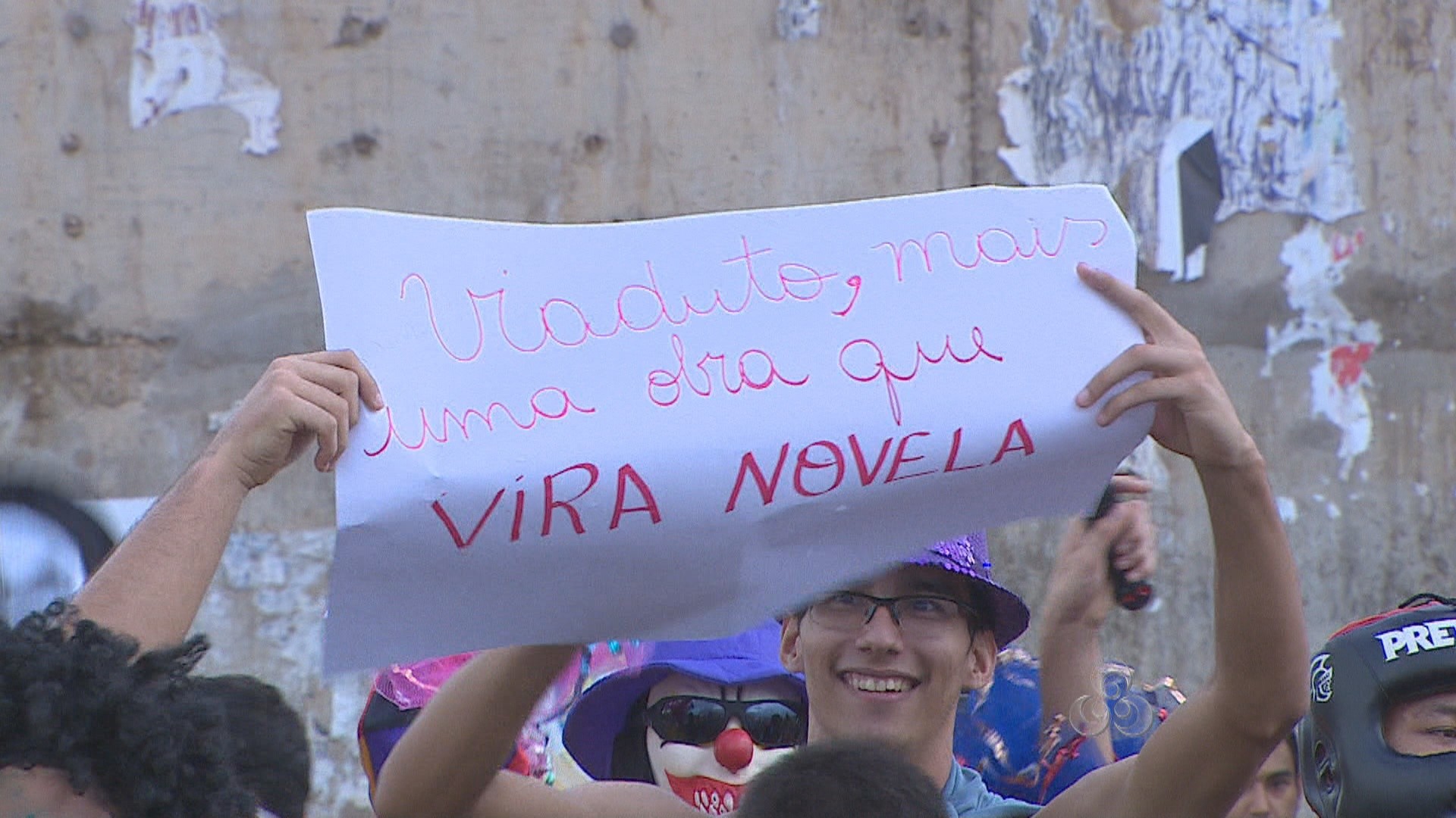 Criatividade chamou a atenção durante o protesto (Foto: Rondônia TV)