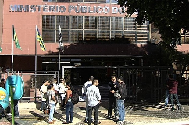 Candidatos pedem ao Ministério Público cancelamento de etapa do concurso da PM em Goiás (Foto: Reprodução/TV Anhanguera)