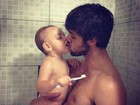 Felipe Simas mostra momento de carinho com o filho. Que fofura! 