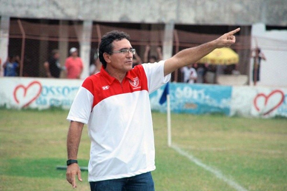 Júnior Xavier encerrou a carreira em 1998, no Potiguar de Mossoró; atualmente, é comentarista esportivo (Foto: Divulgação)