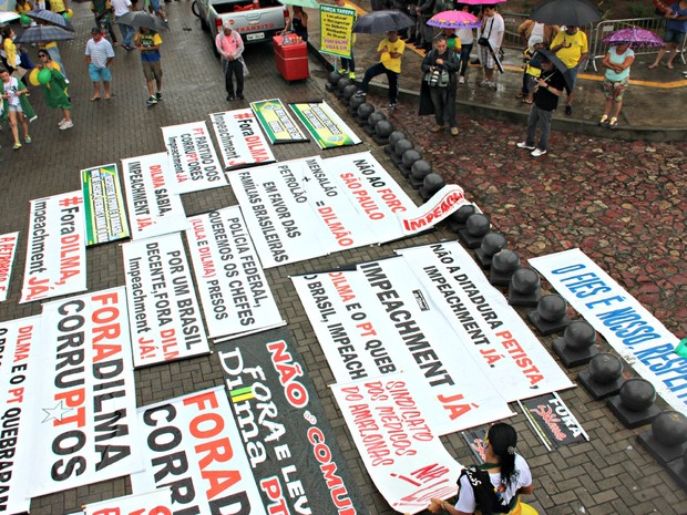 Protesto ocorreu neste domingo (Foto: Sérgio Rodrigues/G1 AM)