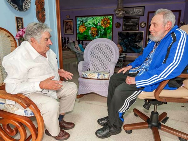 O presidente do Uruguai, José Mujica, e o líder cubano Fidel Castro se encontraram no dia 29 de janeiro em Havana (Foto: AFP PHOTO/Granma)