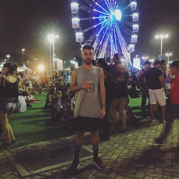 Caio Moreira, de 22 anos, usou uma saia para ir ao Rock in Rio 2015 (Foto: Arquivo Pessoal)