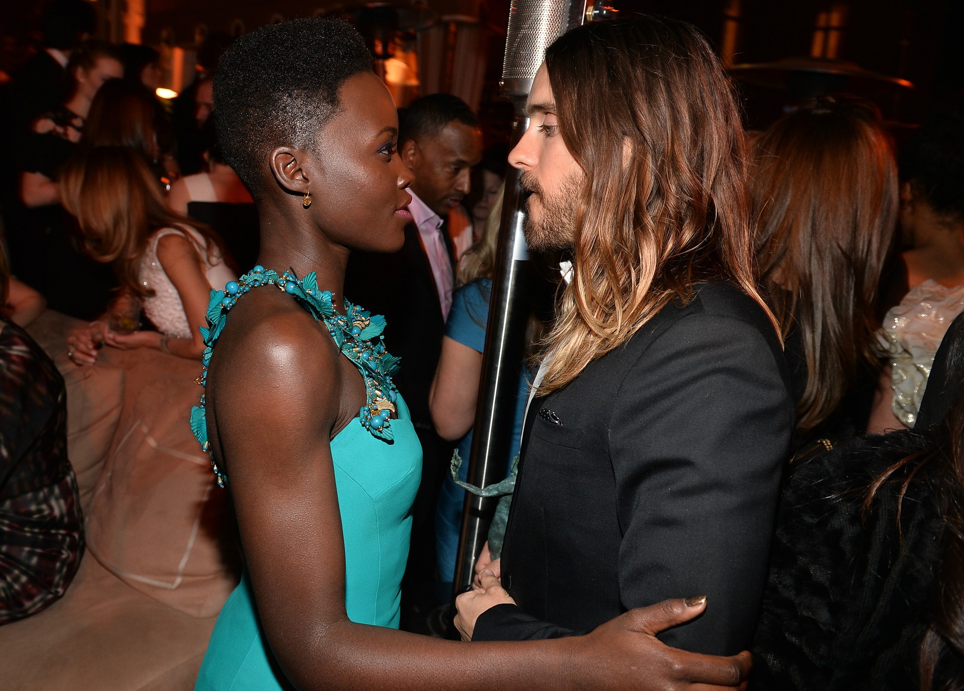 Lupita Nyong’o e Jared Leto em festa no dia 18 de janeiro. (Foto: Getty Images)