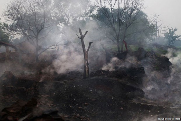 Todos os esforços para acabar com o fogo não funcionaram (Foto: Arindam Mukherjee)