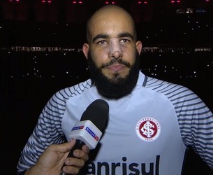 Danilo Fernandes contra o Coritiba (Foto: Reprodução / SporTV)