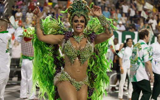 Viviane Araújo como rainha de bateria da Mancha Verde