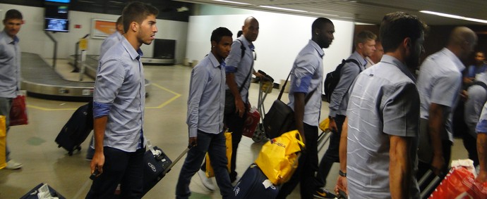 Desembarque dos jogadores do Cruzeiro (Foto: Mauricio Paulucci)