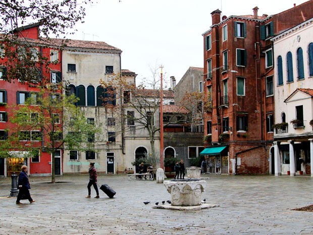 O Campo di Ghetto Nuovo, praça principal do gueto judaico em Veneza (Foto: Michelle Locke/AP)