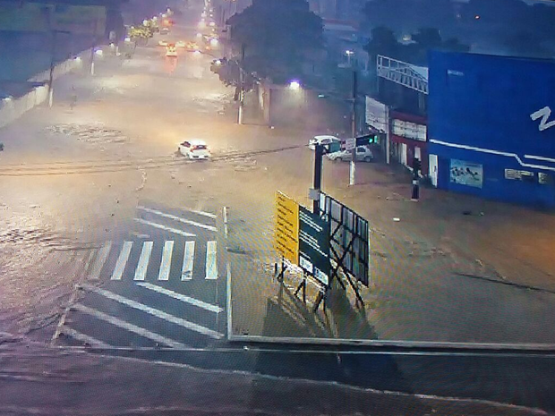 Ruas ficaram alagadas após temporal nesta quarta-feira (26) (Foto: Divulgação/Semob)