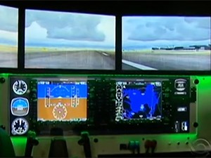 Simulador de voos auxilia na preparação de pilotos (Foto: Reprodução/RBS TV)