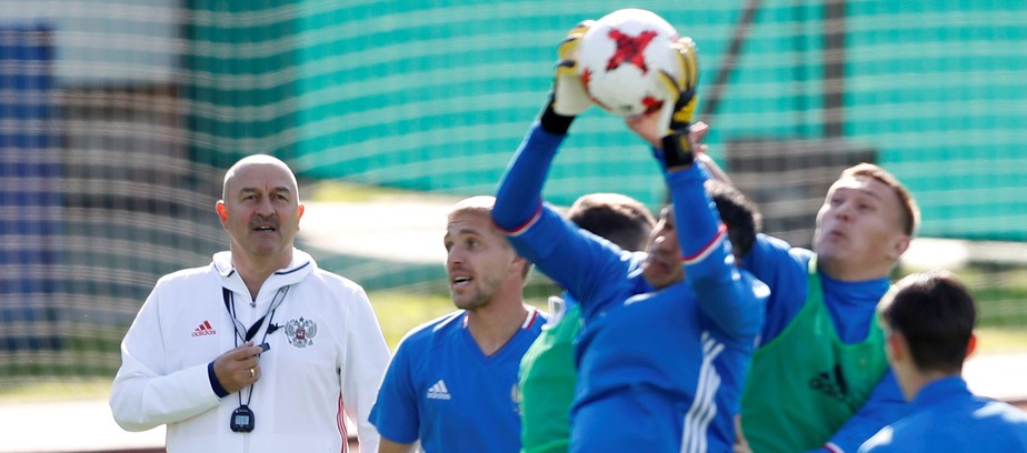 Pressionada por Putin e renovada, Rússia abre torneio contra a Nova Zelândia